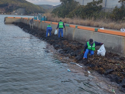 久山港護岸清掃三.JPG